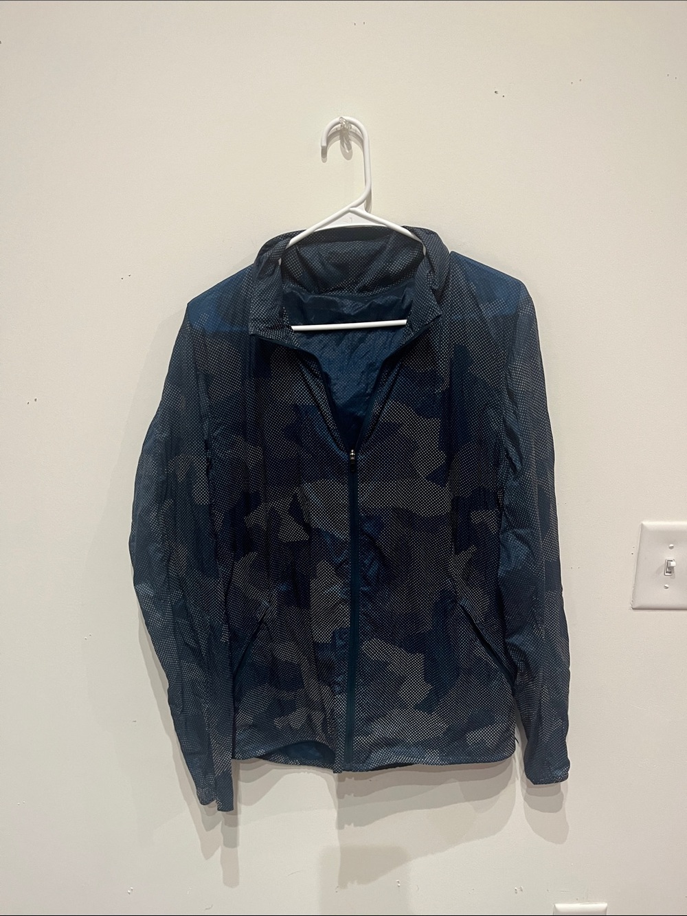 Men's Navy LULULEMON Camouflage Lightweight Zip-Up Jacket